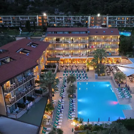 Отель Majestic Palace 4*
